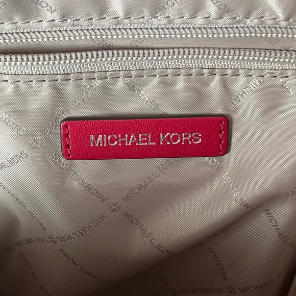 🌼Michael Kors Rhea medium zip backpack - Picture 13 of 15